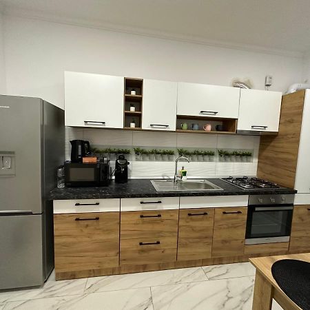 Golden Garden Luxury Apartment In Bucureşti Exterior foto