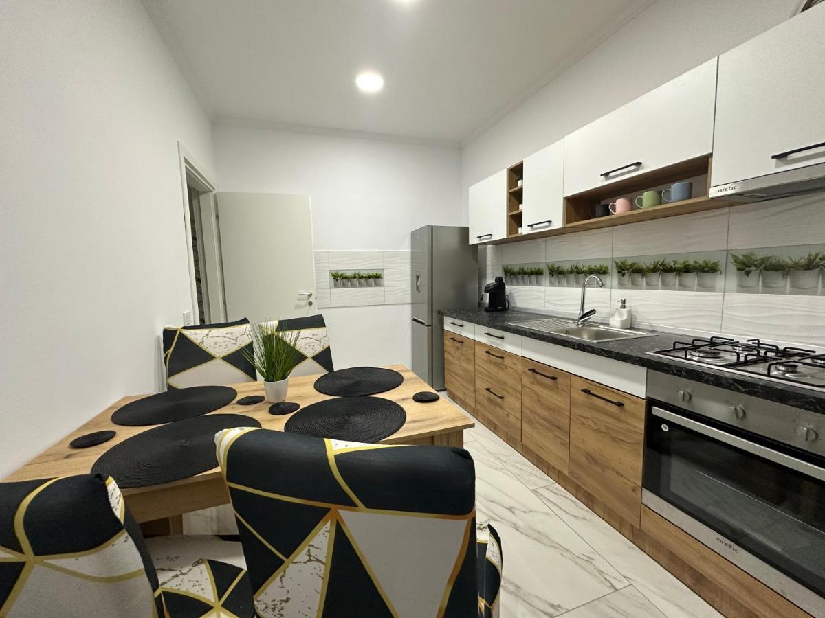 Golden Garden Luxury Apartment In Bucureşti Exterior foto