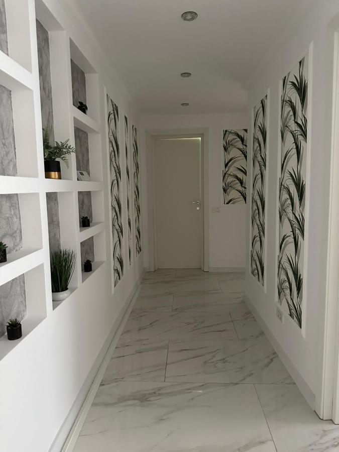 Golden Garden Luxury Apartment In Bucureşti Exterior foto