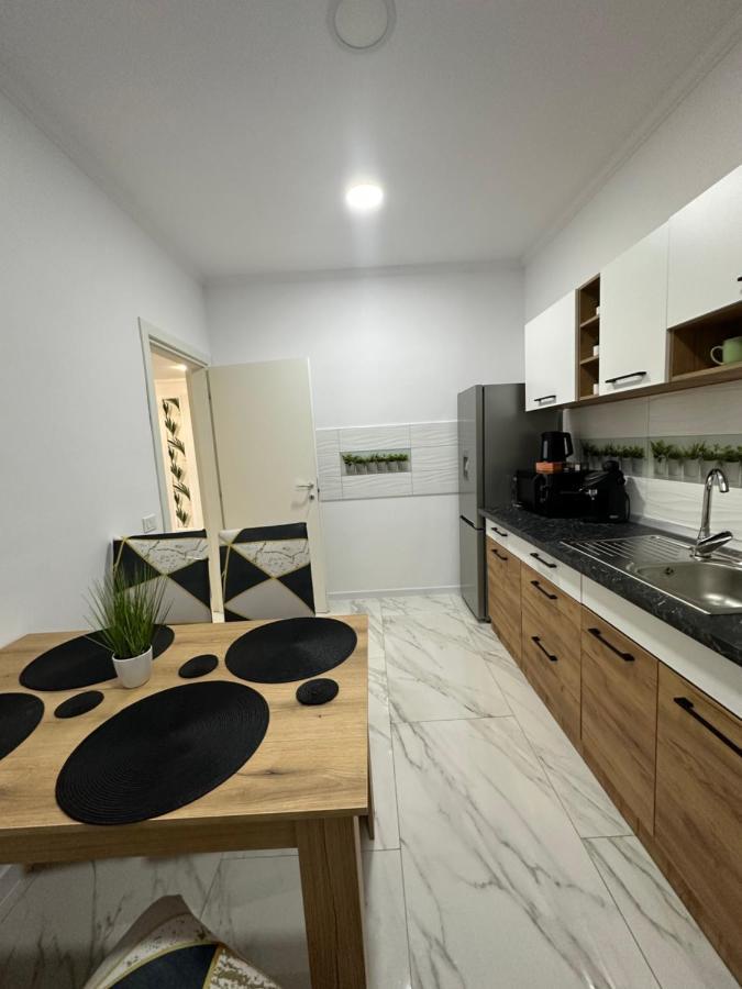 Golden Garden Luxury Apartment In Bucureşti Exterior foto