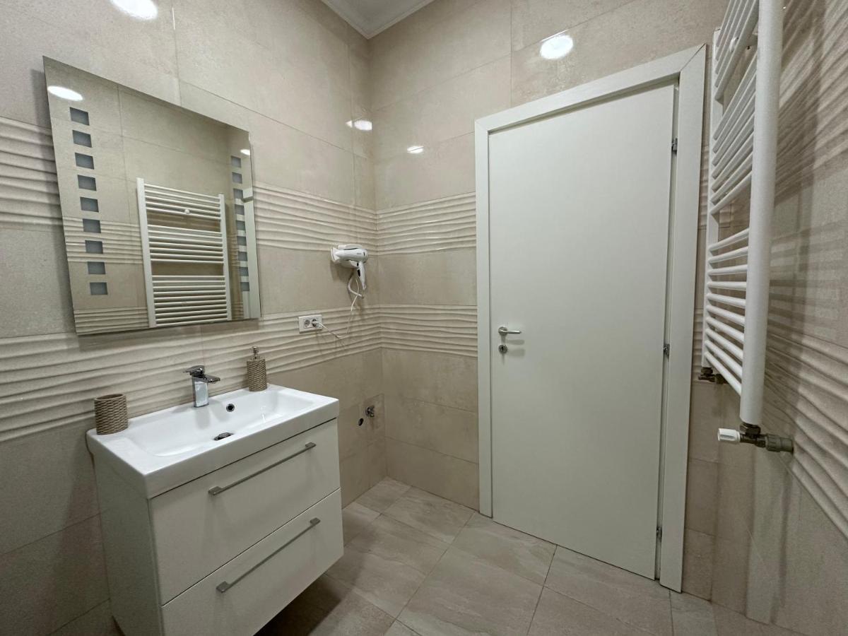 Golden Garden Luxury Apartment In Bucureşti Exterior foto